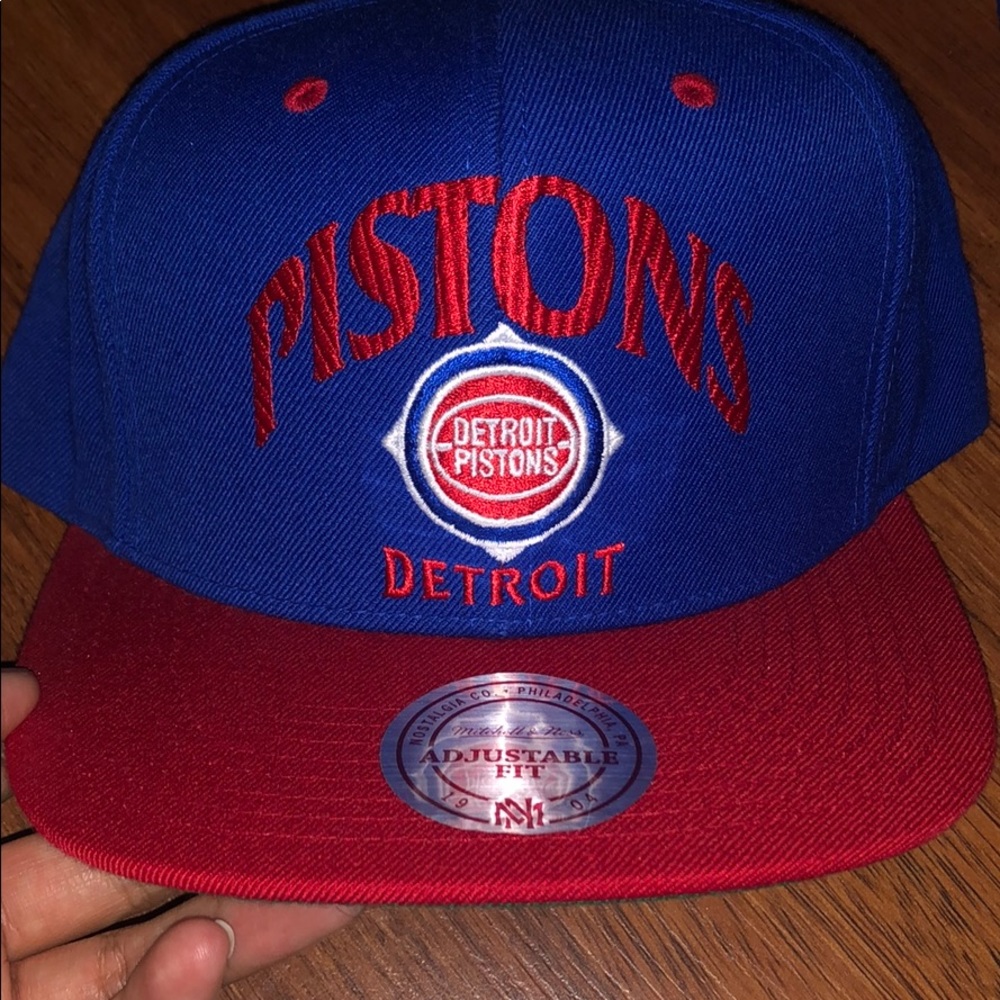 Pistons hat